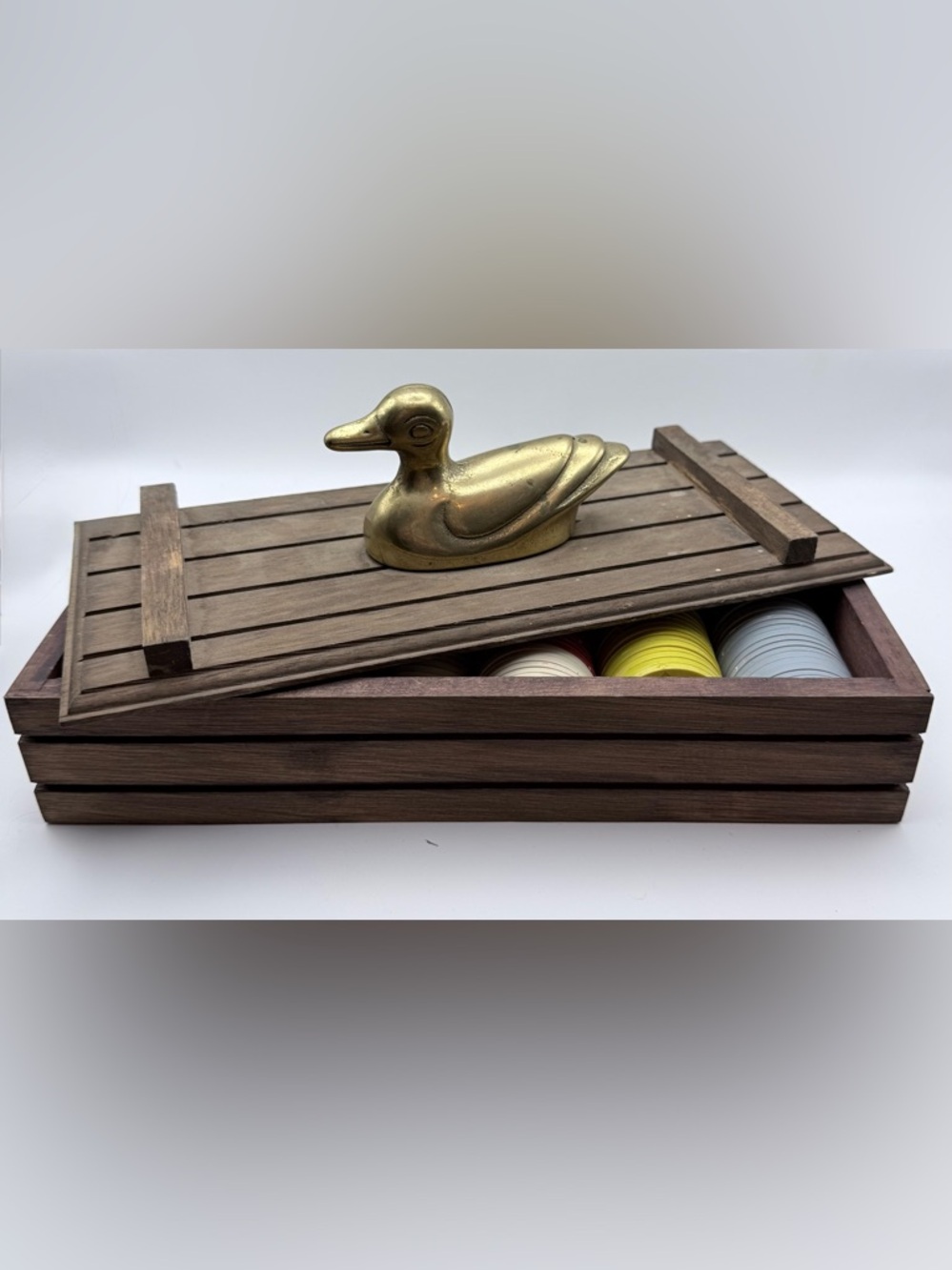 Vintage wooden poker chip set w/ brass duck finial – 105 clay composition chips
